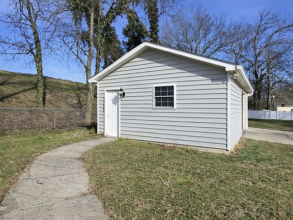 4th image of 1609 West Rd