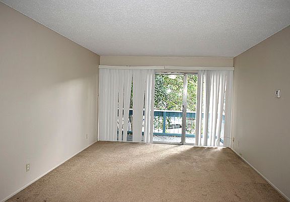 2nd image of 814 Mariposa St