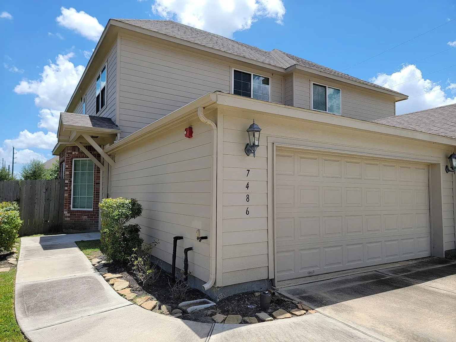 4 bed, 3.5 bath, 2247 sqft, $2,585 — Photo 1