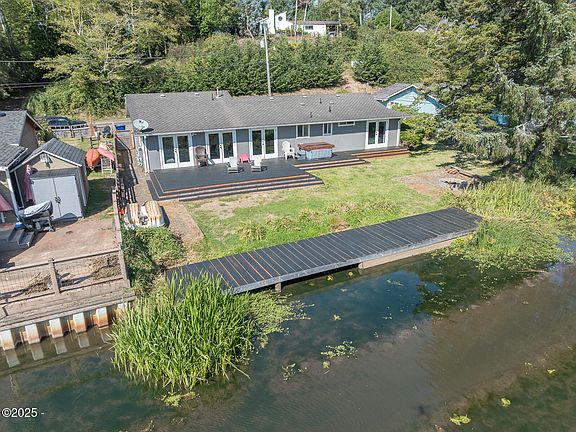 4th image of 4724 NE Loop Dr