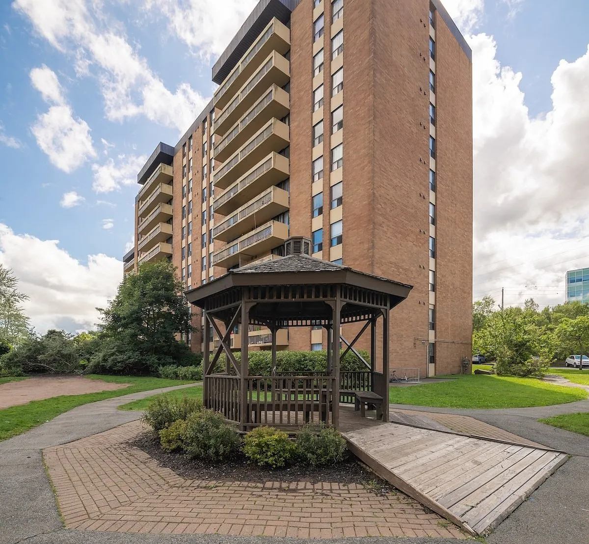 Bayers Park Apartments — Photo 4