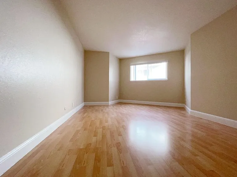 El Camino Real Apartments — Photo 6