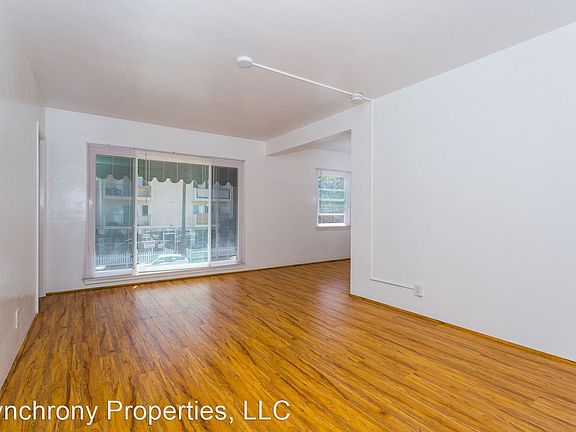 4th image of 545 Linden Ave #12