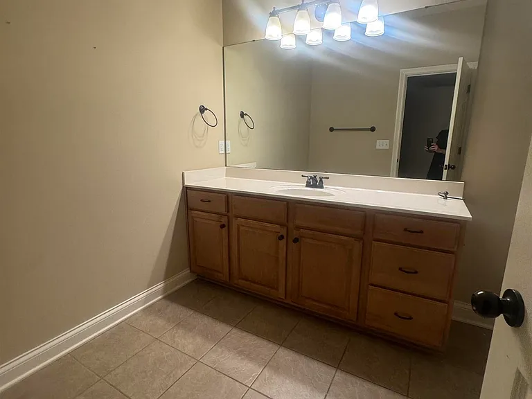 210 Treetop Dr NE — Photo 12