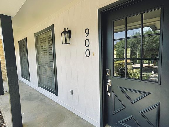 2nd image of 900 Woodland West Dr