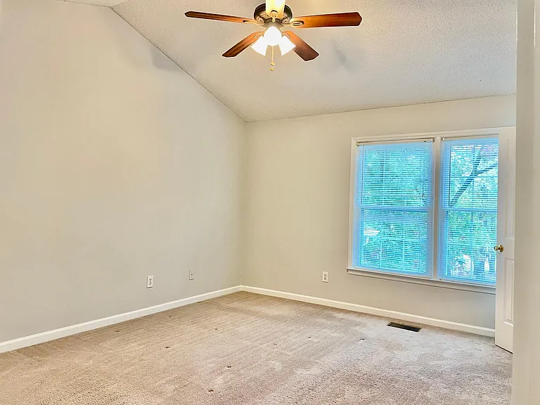 325 Catlin Rd — Photo 4