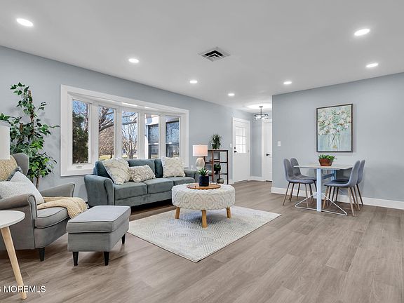 5th image of 402 Picardy Court #B