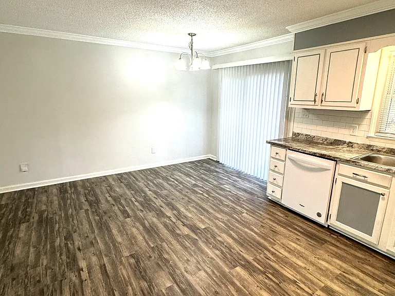 434 E Jennings St — Photo 3
