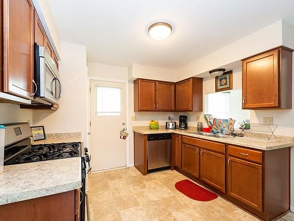 3rd image of 7606 W Waterford Ave #7608