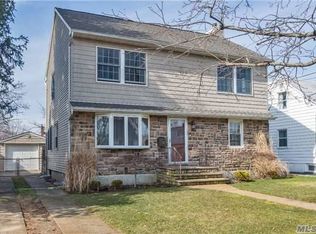43 Chapin Ave, Merrick, NY 11566