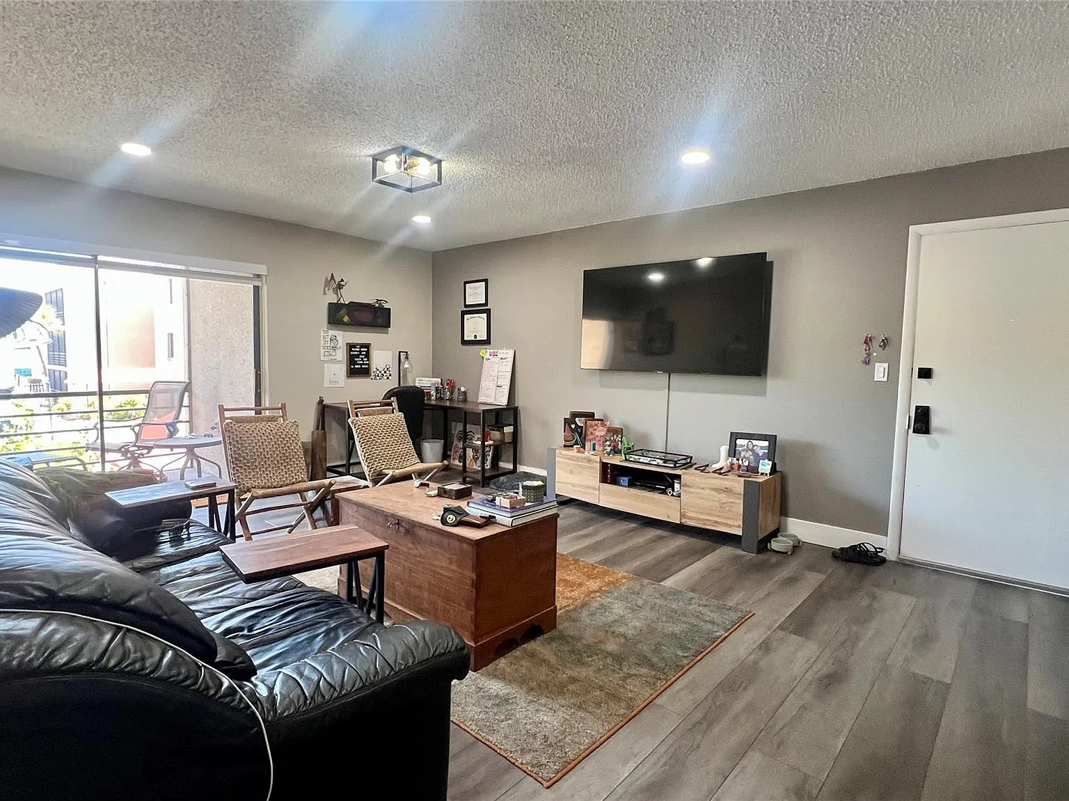 1 bed, 1.5 bath, 833 sqft, $2,100 — Photo 2