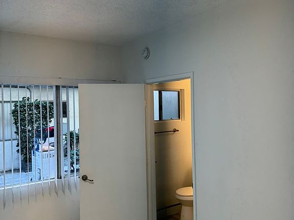 5th image of 3222 Santa Monica Blvd APT 8