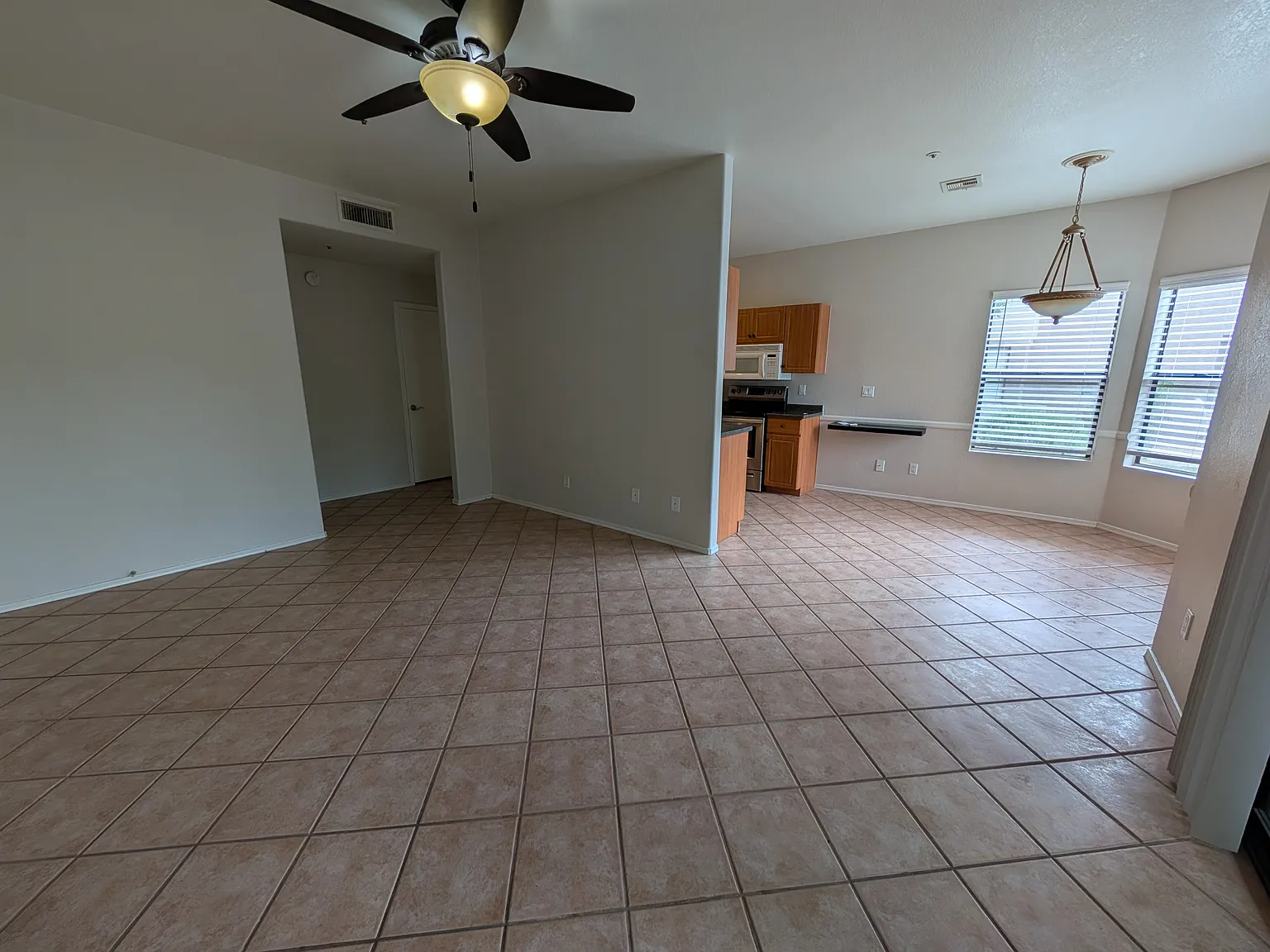 2 bed, 1056 sqft, $1,725 — Photo 3