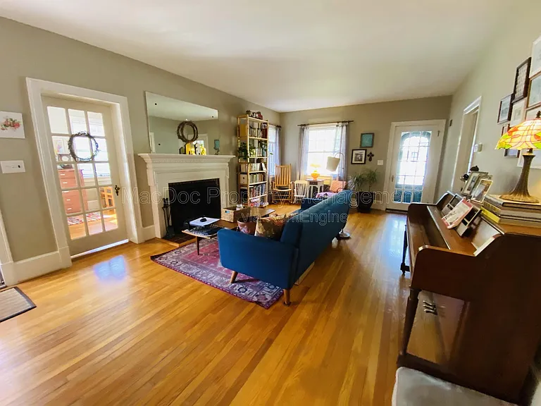 916 Sylvania Ave — Photo 7