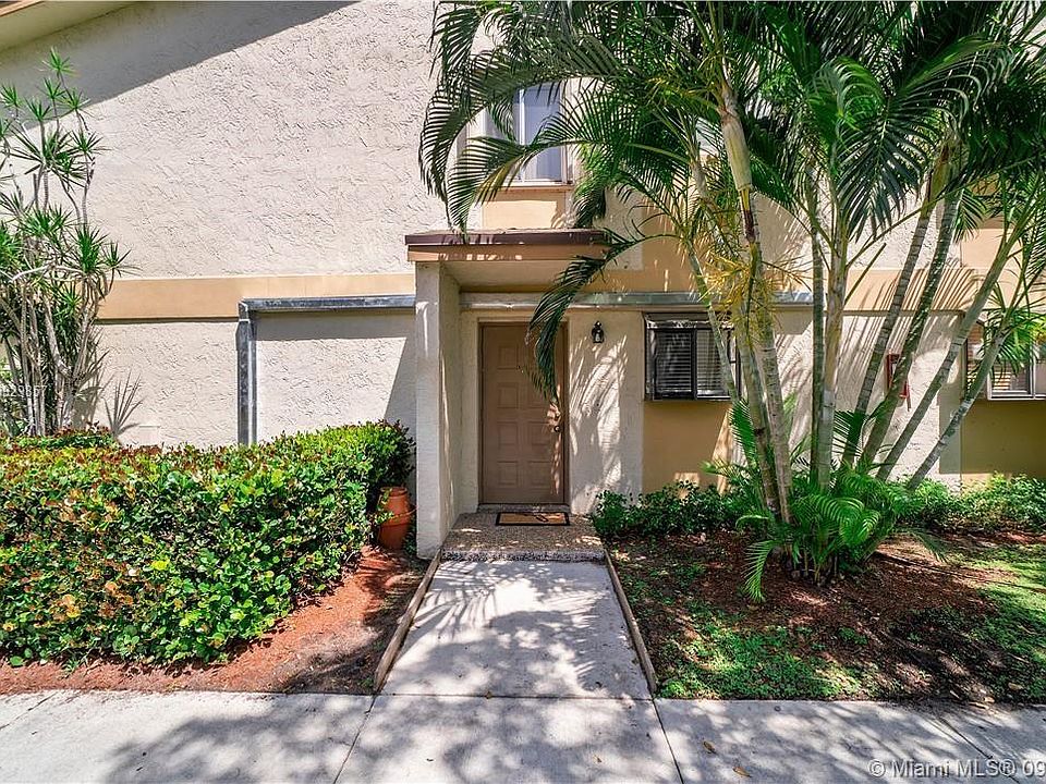 1st image of 612 Gardens Dr APT 103
