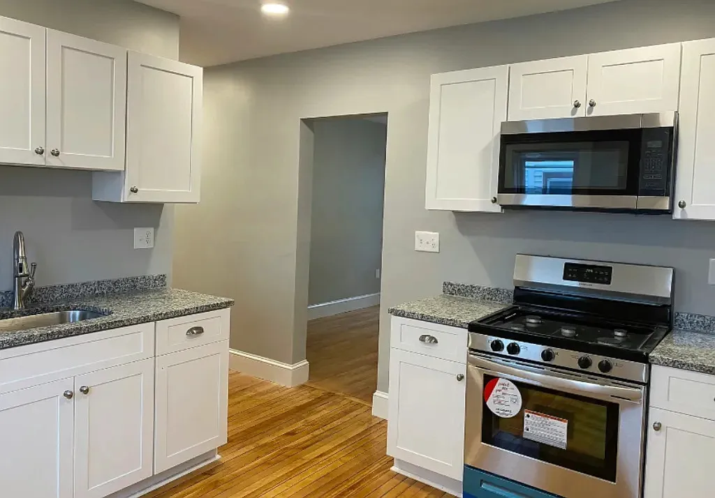5 bed, 1.0 bath, $6,450 — Photo 2