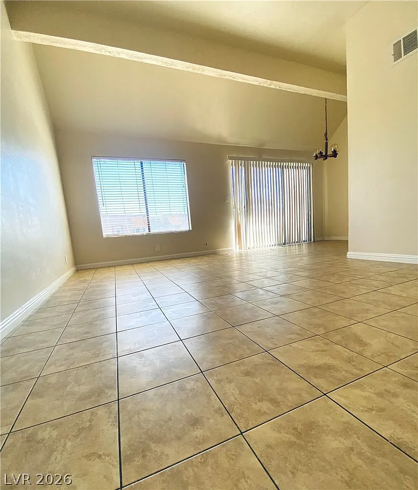 2 bed, 1.0 bath, 877 sqft, $1,250 — Photo 4