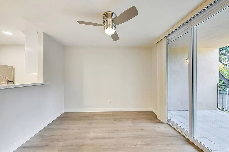 Fully Renovated 2 BD 2 BA in Downtown Palo Alto — Photo 3
