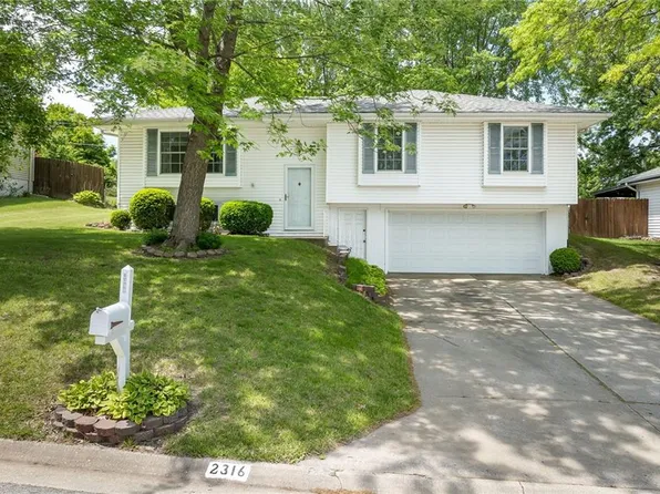2316 Cougar Rd, Saint Joseph, MO 64506