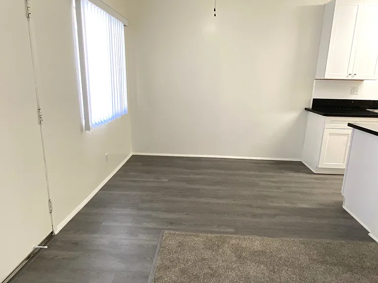 Grismer Cove Apartments — Photo 28