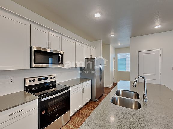 3rd image of 6744 N Silver Creek Dr