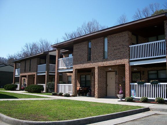 2nd image of 15 Belles Cove Dr APT D