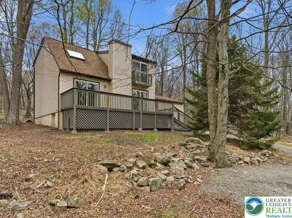 2231 Overlook Dr, Tobyhanna, PA 18466
