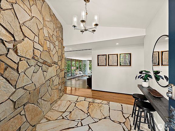 3rd image of 1585 Weathervane Drive