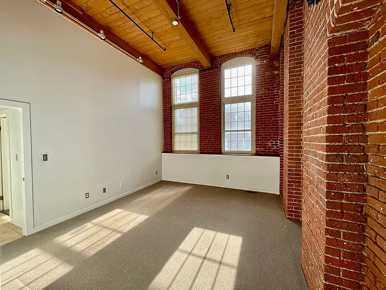 1st Fl 2 bedroom Primary Bedroom