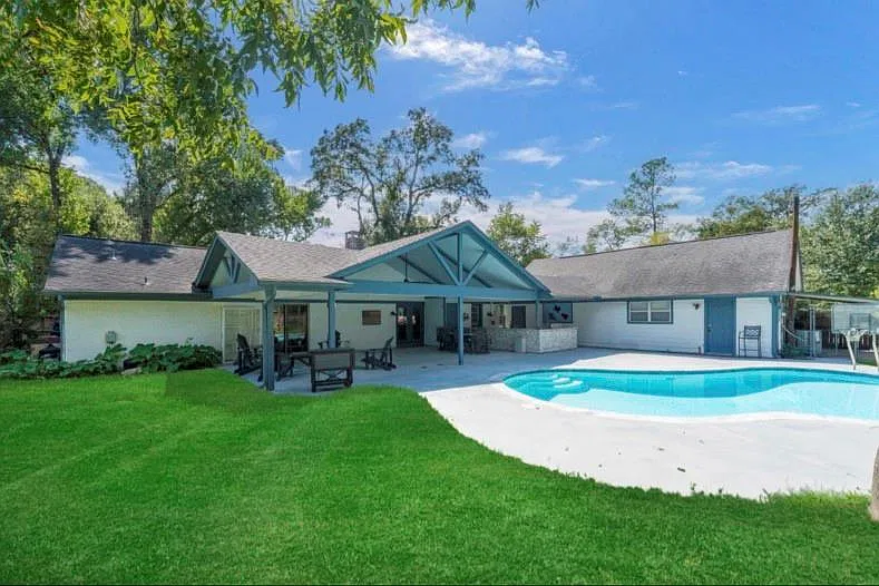 4 bed, 3.0 bath, 2378 sqft, $3,665 — Photo 2