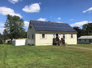 9 Sunset Sq, Greenfield, MA 01301