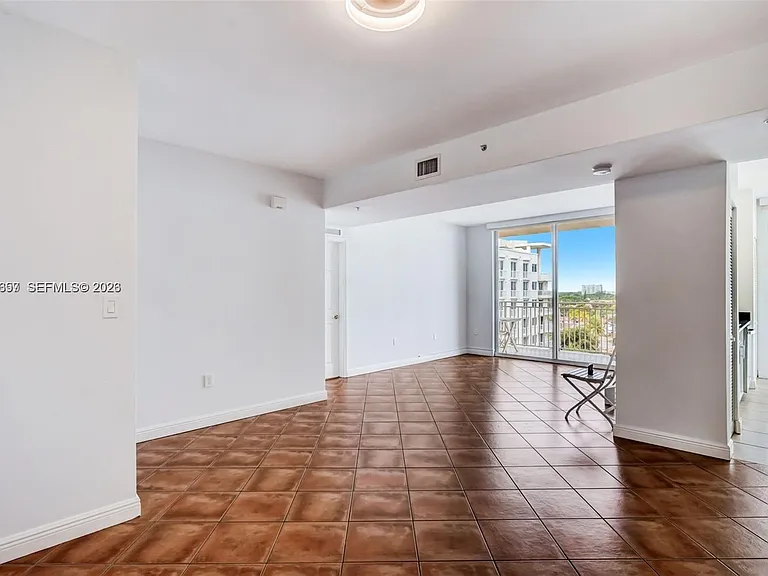 2425 SW 27th Ave #806 — Photo 9