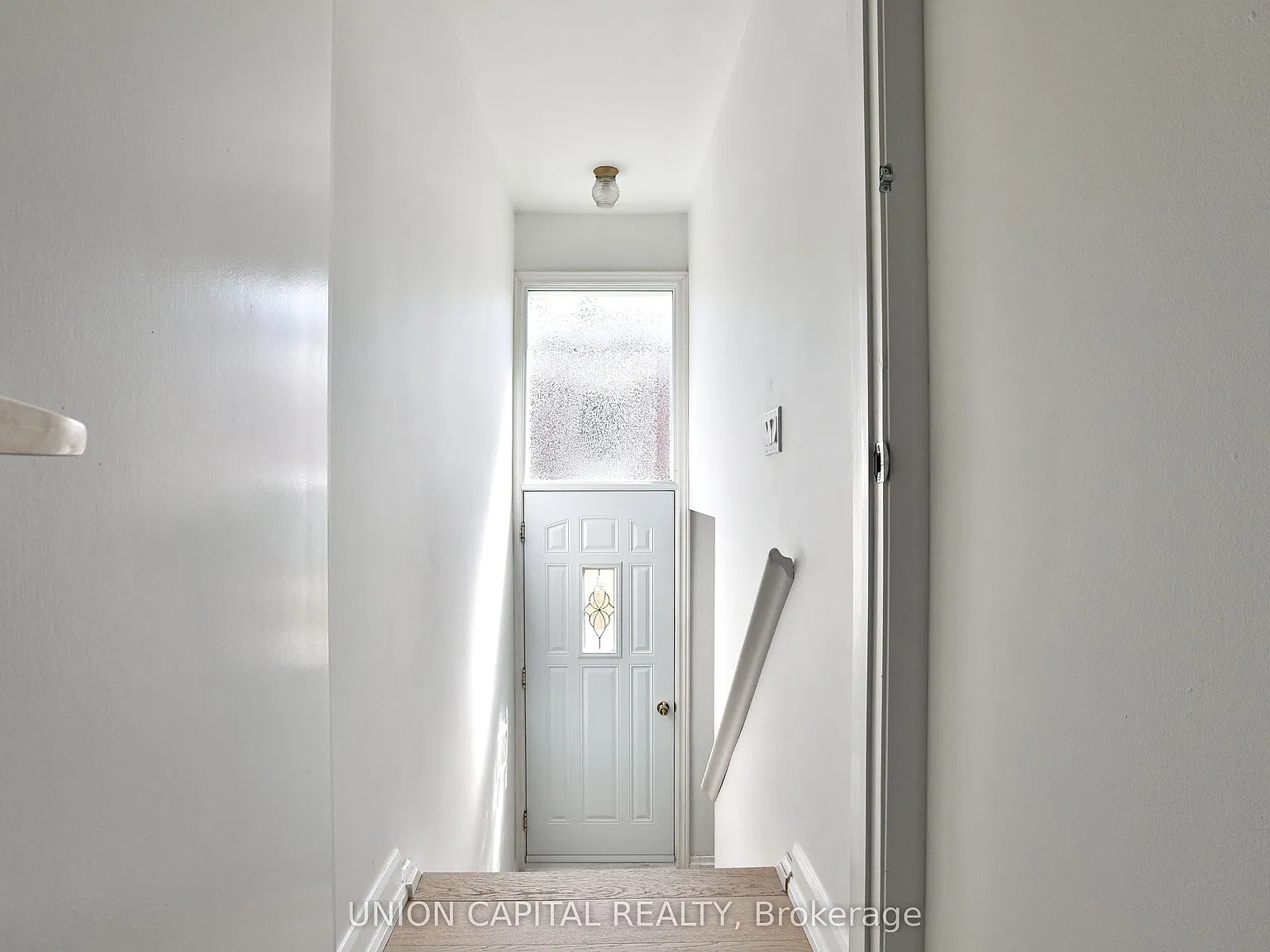 3 bed, $1,900 — Photo 1