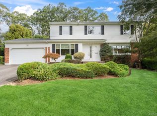 4 Newport Drive, Plainview, NY 11803