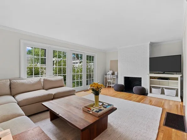 11 Oak St Unit 35, Wellesley, MA 02482