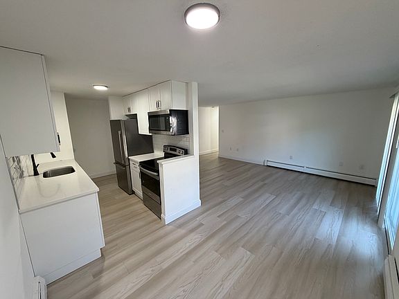 2nd image of 45 Jefferson Rd Unit 3-5