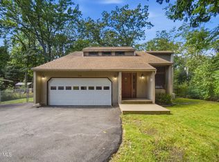 20 W Skyview Dr, Cohoes, NY 12047