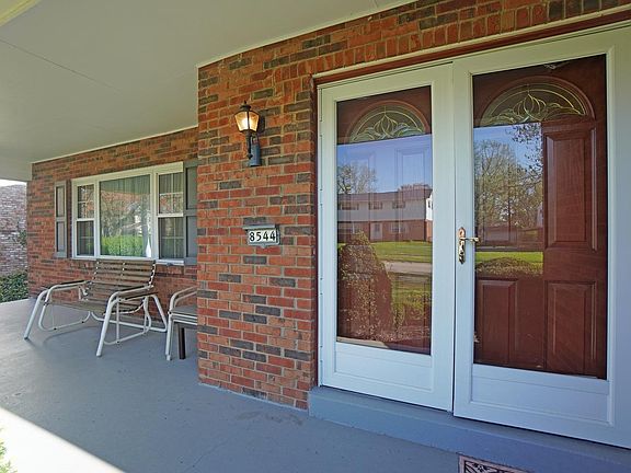 3rd image of 8544 Summitridge Dr