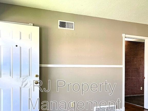 3rd image of 331 Barkwood Dr