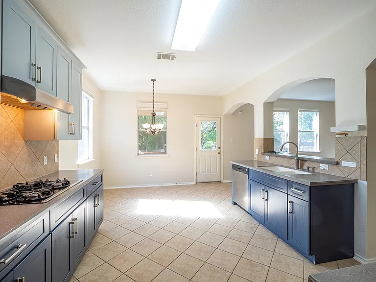 1710 Lomita Dr — Photo 8