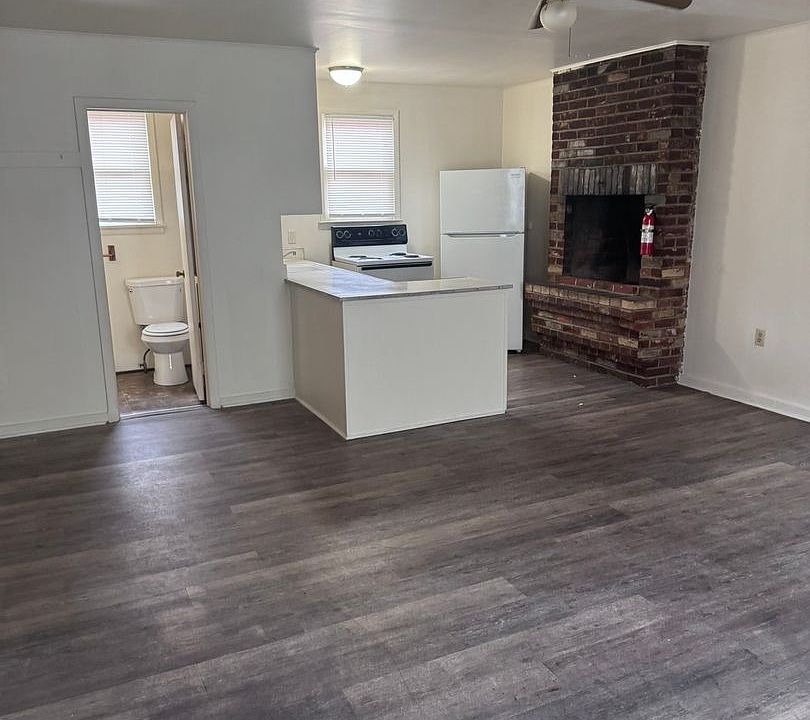 1st image of 125 W Burke St #11
