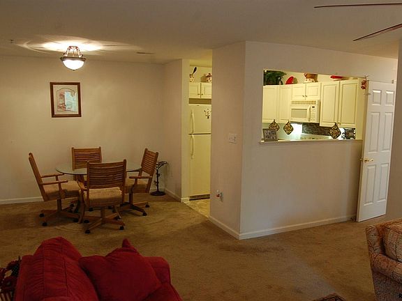 5th image of 244 N 2nd St APT A
