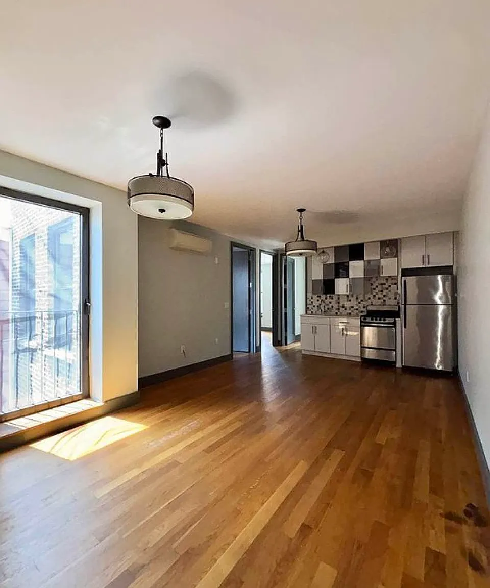 996 Willoughby Avenue — Photo 1
