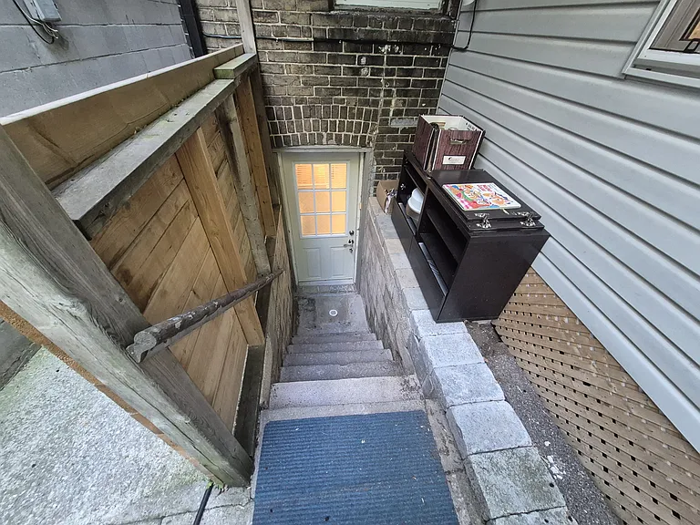 1191 Woodbine Ave #BASEMENT — Photo 24