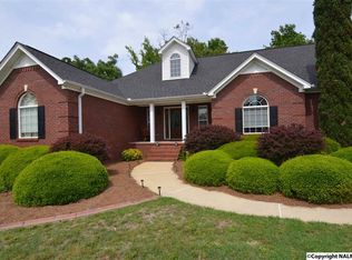 710 Lake Vista Dr, Rainbow City, AL 35906