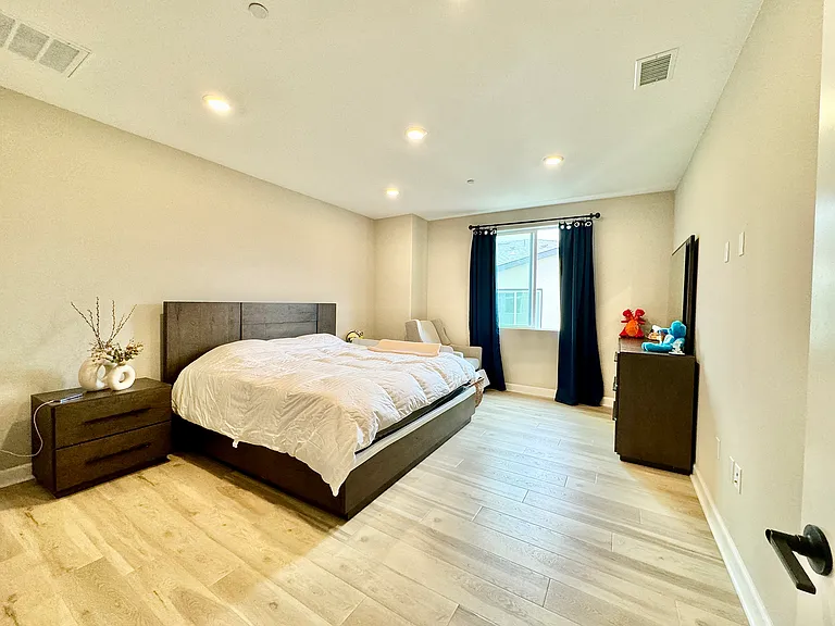 7911 Belluno Way — Photo 10