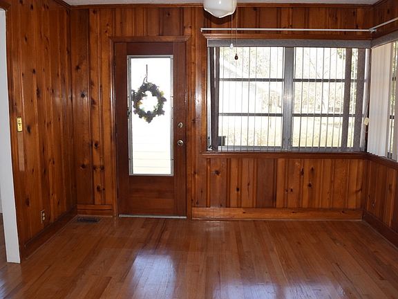 3rd image of 441 Williamsburg St