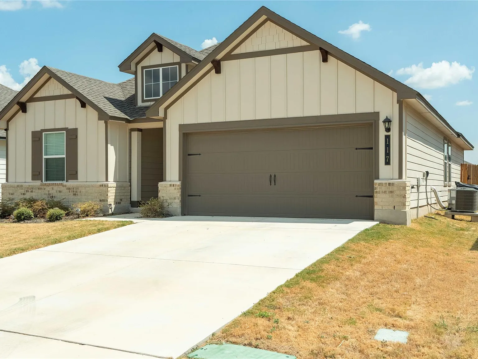 4 bed, 2.0 bath, 1612 sqft, $1,890 — Photo 2