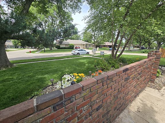 3rd image of 1030 Rockhurst Dr