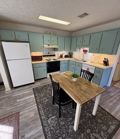 131 Westwinds Dr — Photo 3